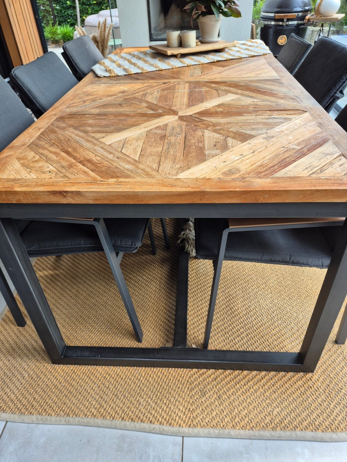 Teaktafel met metaal onderstel. 2 meter lang 1 meter breed, Gebruikt, Teakhout, Vijf personen of meer, 150 tot 200 cm