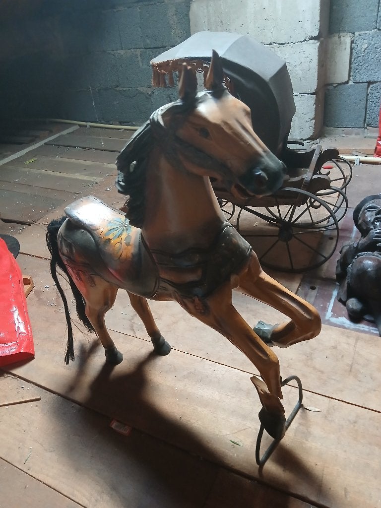 Antiek paard en koets, Ophalen