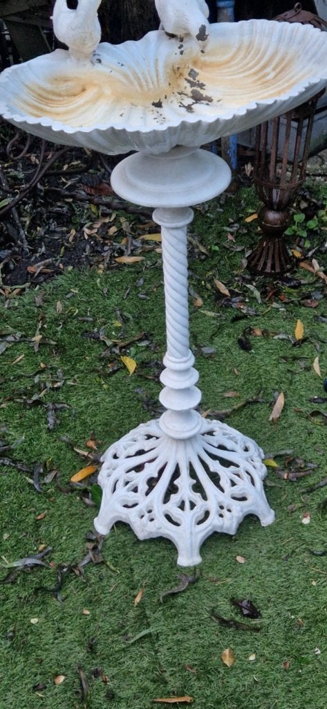 Mooi schelpvormig vogelbad op standaard (brocante), Ophalen of Verzenden, Gebruikt
