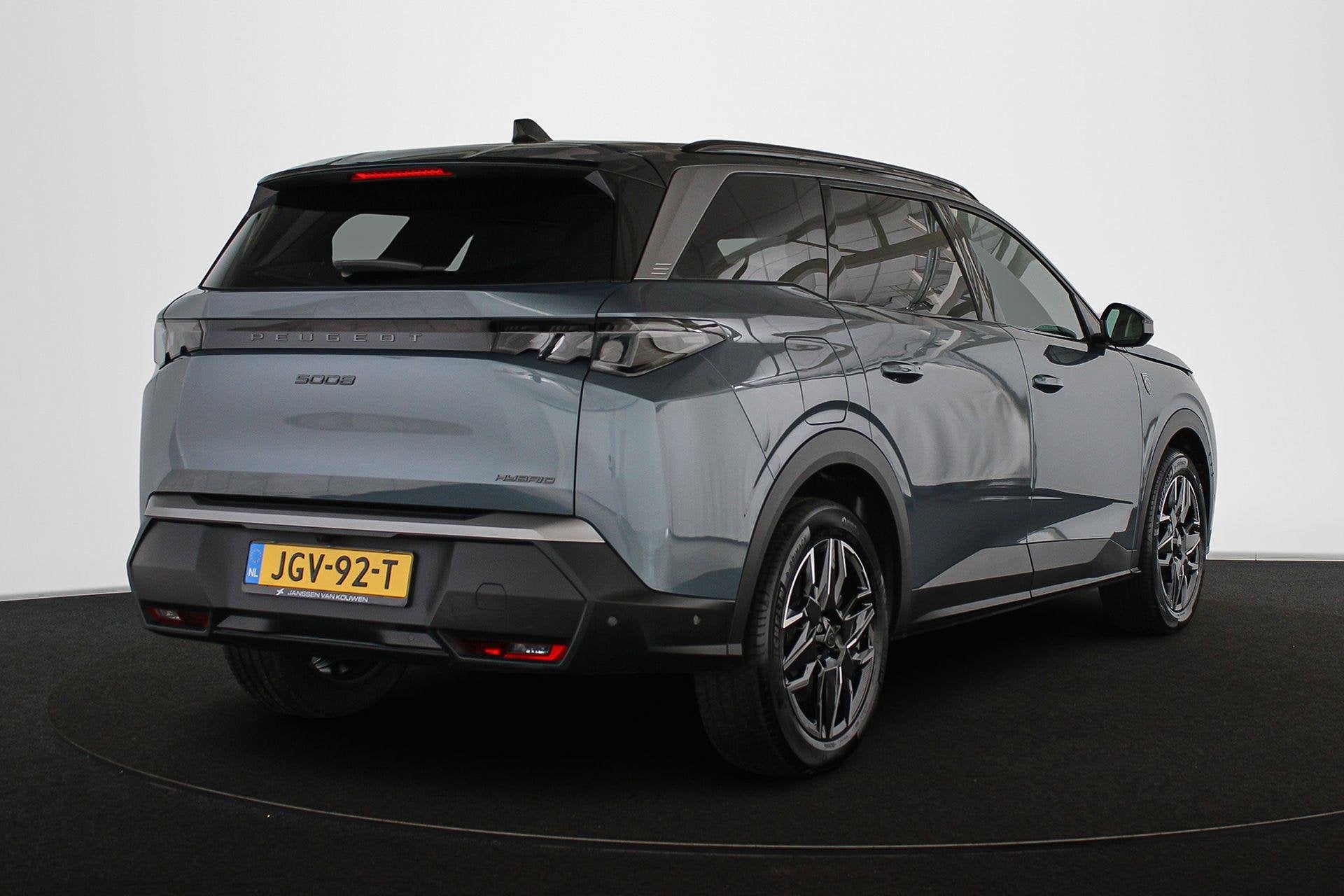 Peugeot 5008 1.2 Hybrid 145 GT 7p 360-Camera Stoelverwarming, 145 pk, Gebruikt, 1199 cc, Blauw