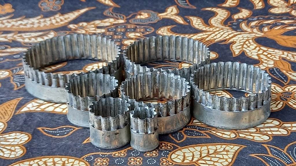 Complete set antieke pastei vormen uit Engeland 10,7 cm., Ophalen of Verzenden