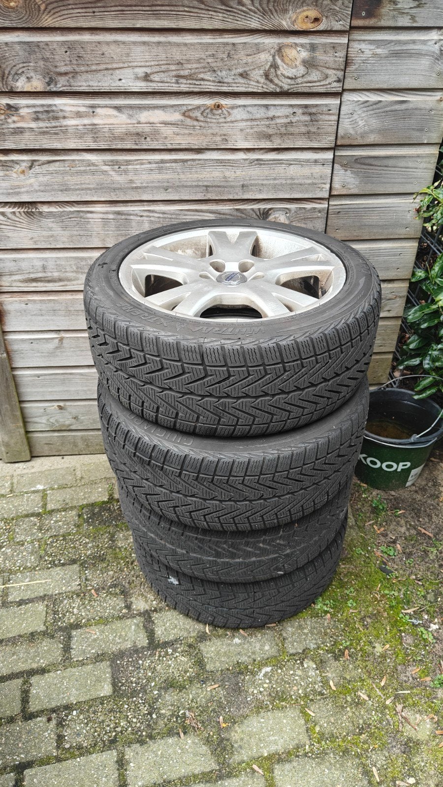 Winterbanden 17" op velg Volvo 5x108, Ophalen, Gebruikt