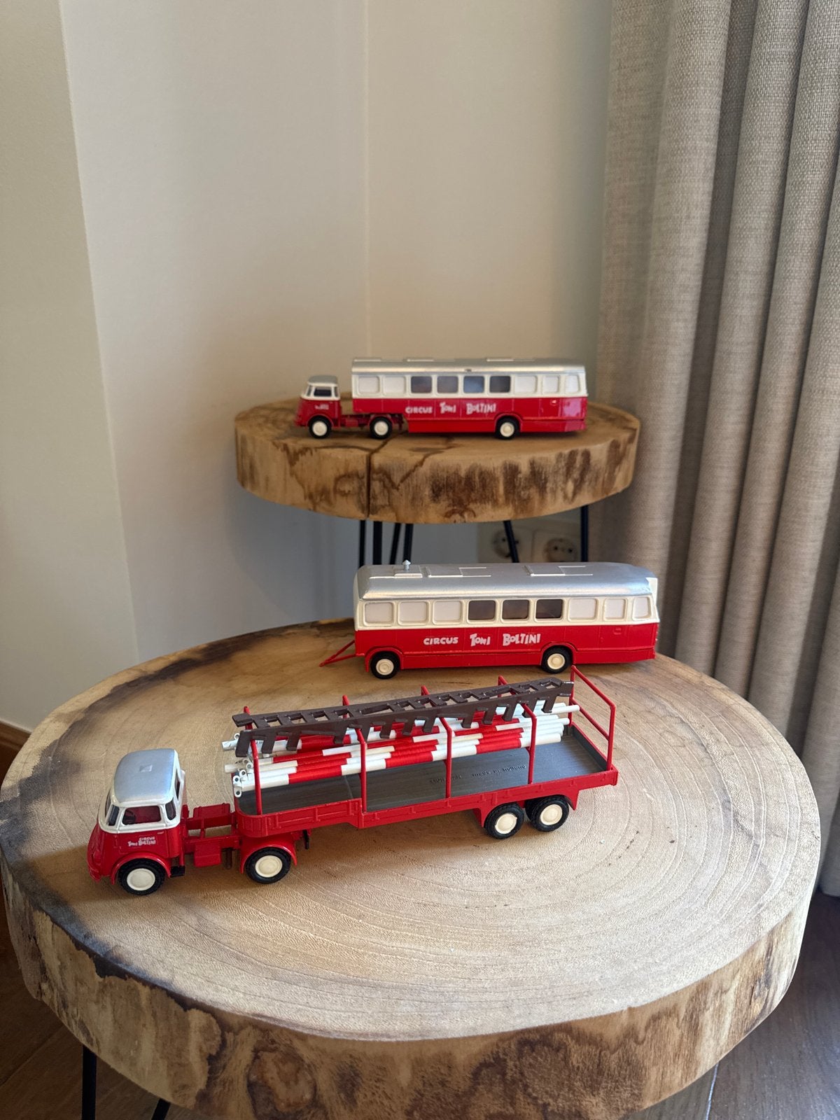 Circus Boltini wagens - Lion Toys DAF - 3 stuks, Hobby en Vrije tijd, Modelauto's | 1:43, Ophalen of Verzenden, Gebruikt, Bus of Vrachtwagen