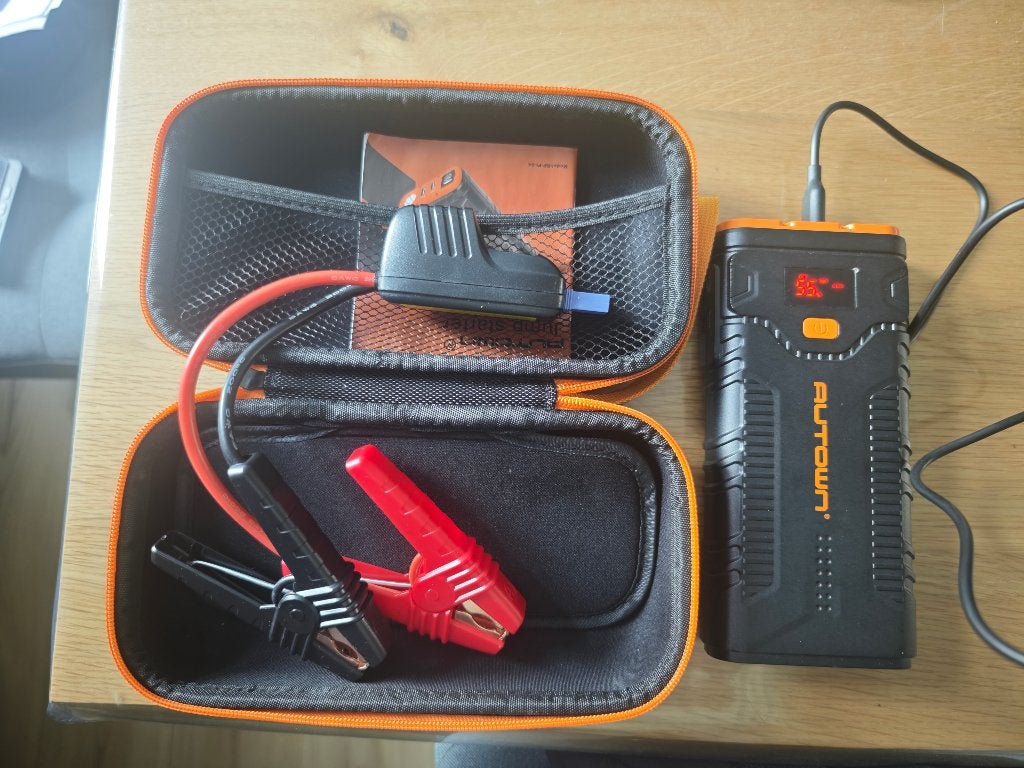 AUTOWN 21000mAh Jump Starter & Powerbank (1000A), Auto diversen, Ophalen of Verzenden, Zo goed als nieuw