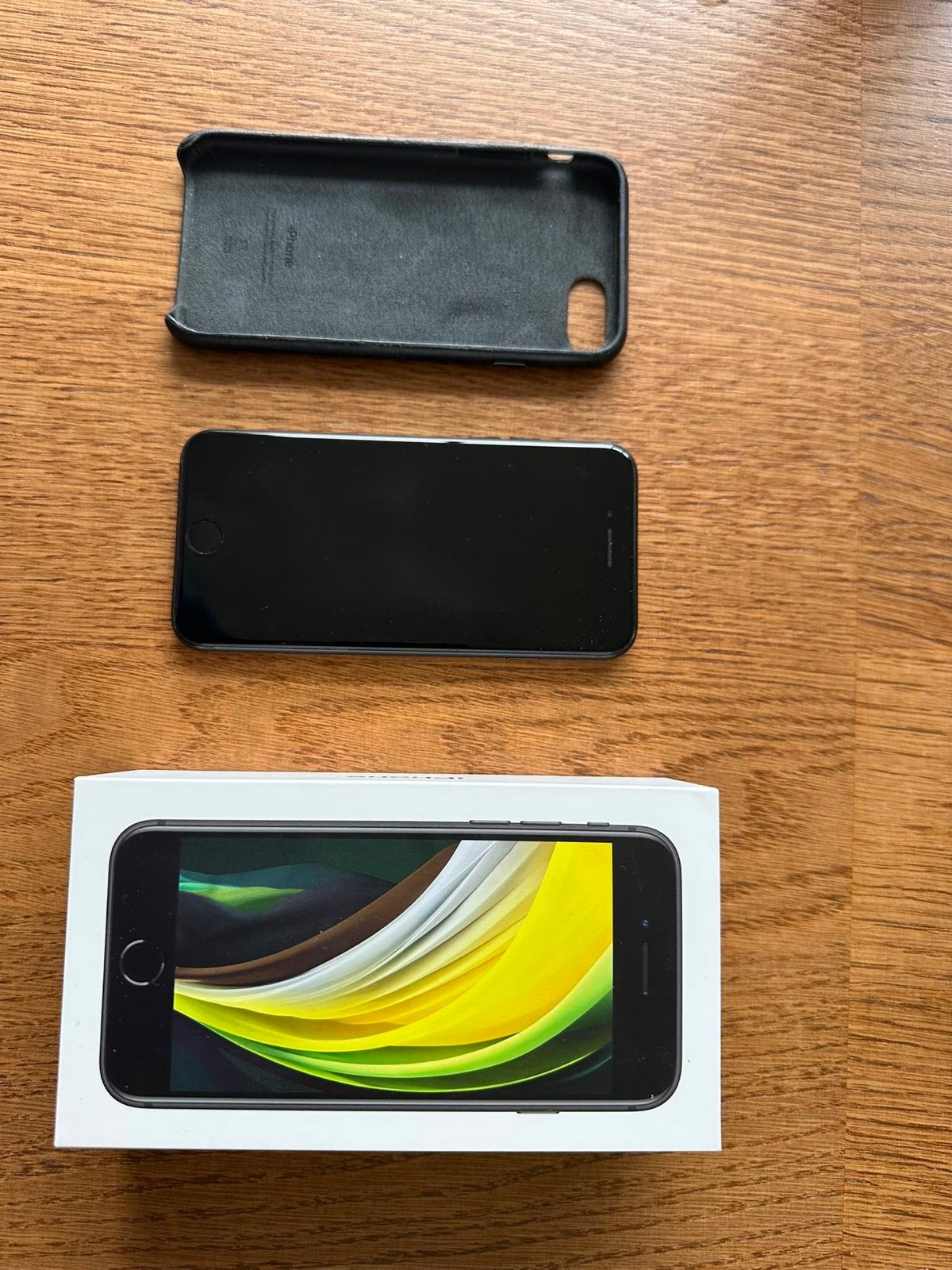 iPhone SE (2020) 128 GB Zwart met hoesje en ongebr. oortjes, Telecommunicatie, Mobiele telefoons | Apple iPhone, 128 GB, Zwart