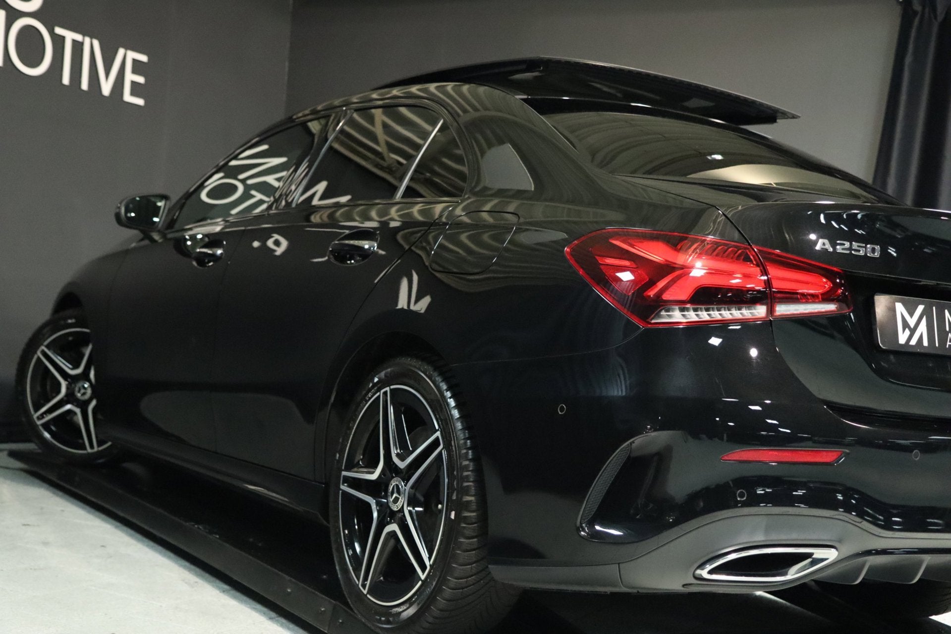 Mercedes-Benz A-klasse A250 AMG 4Matic / PANO / CAMERA / KEY, 15 km/l, Gebruikt, Zwart, 4 cilinders