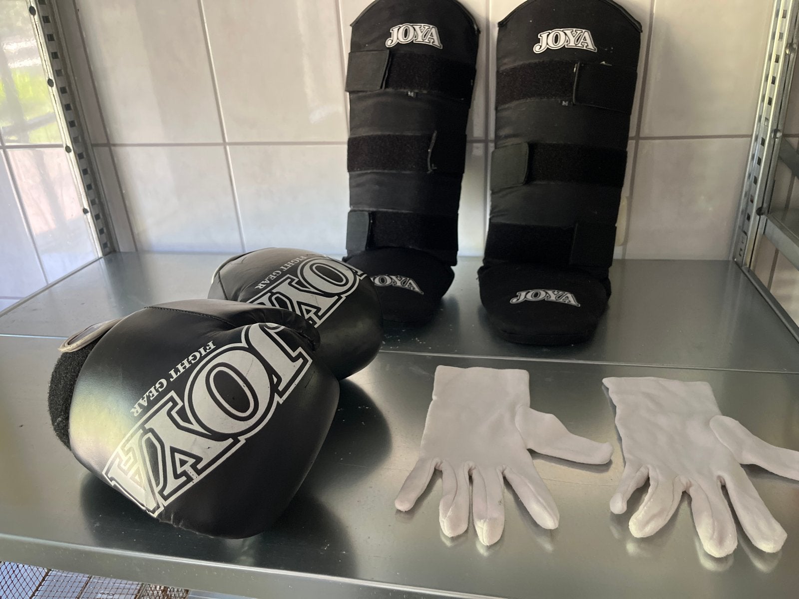 Joya Vechtsport Set: Bokshandschoenen & Scheenbeschermers, Overige, Vechtsportbescherming, Zo goed als nieuw, Maat M