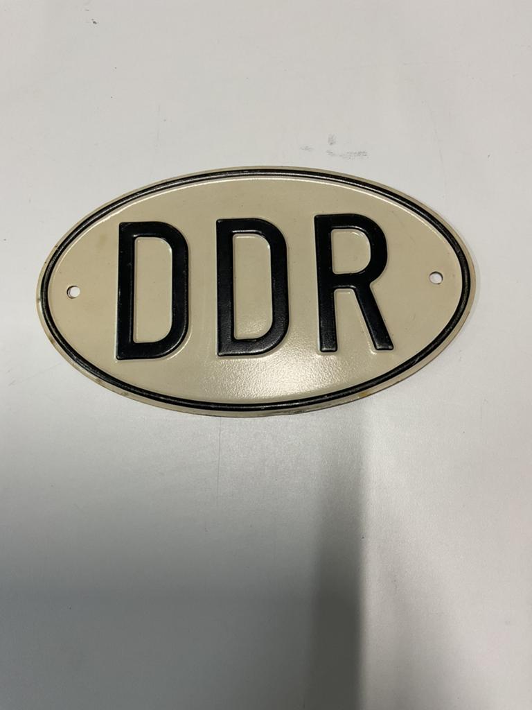 DDR plaat leuk voor bv Trabant, Ophalen, Zo goed als nieuw