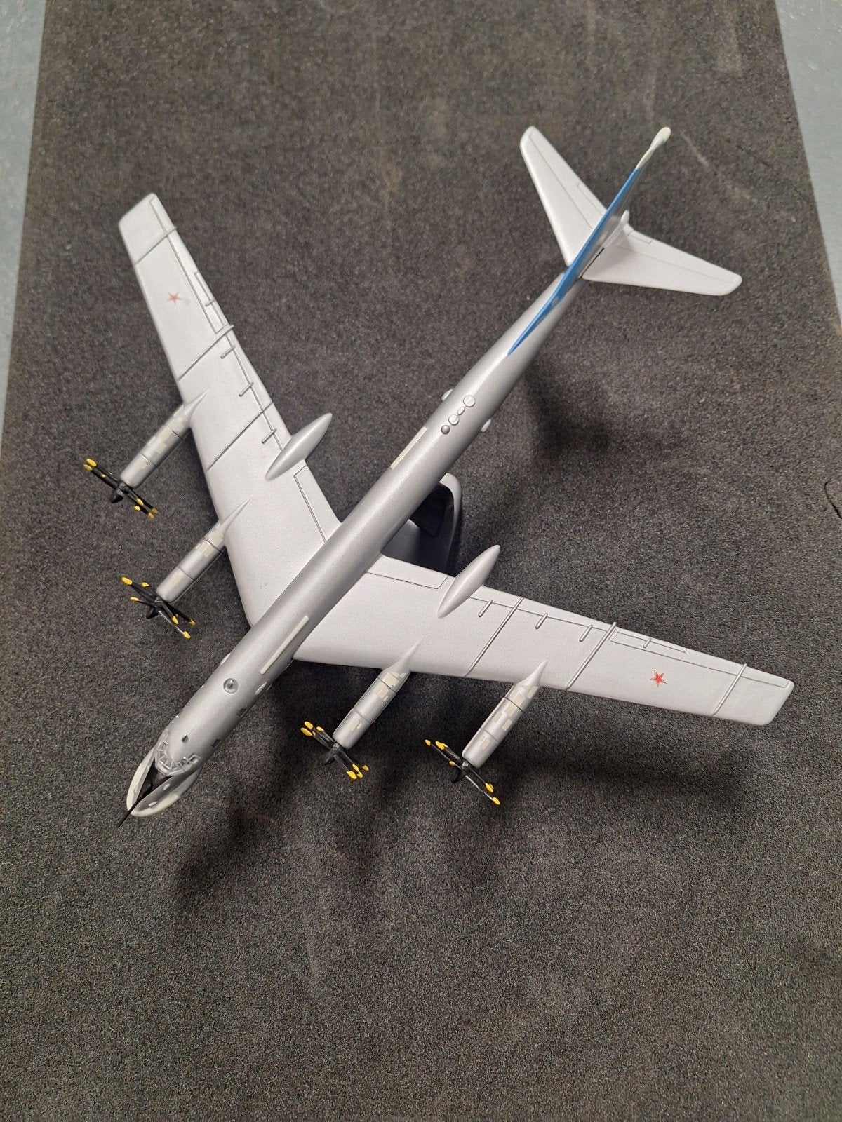 Miniatuur Vliegtuig Tupolev TU-20 BEAR, Overige merken, 1:144 tot 1:200, Ophalen of Verzenden, Zo goed als nieuw