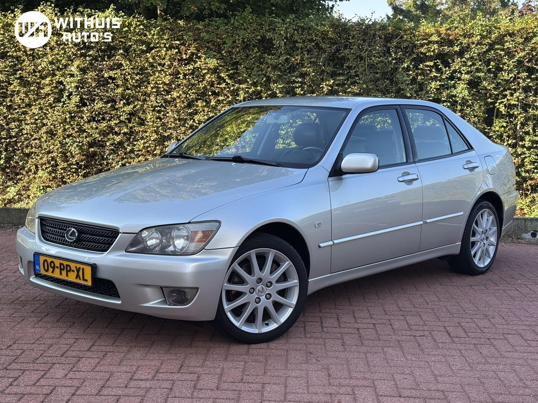 Lexus IS 200 Business Origineel NL / Nieuwe beurt / Roestvri, 1355 kg, Gebruikt, Sedan, Zilver of Grijs