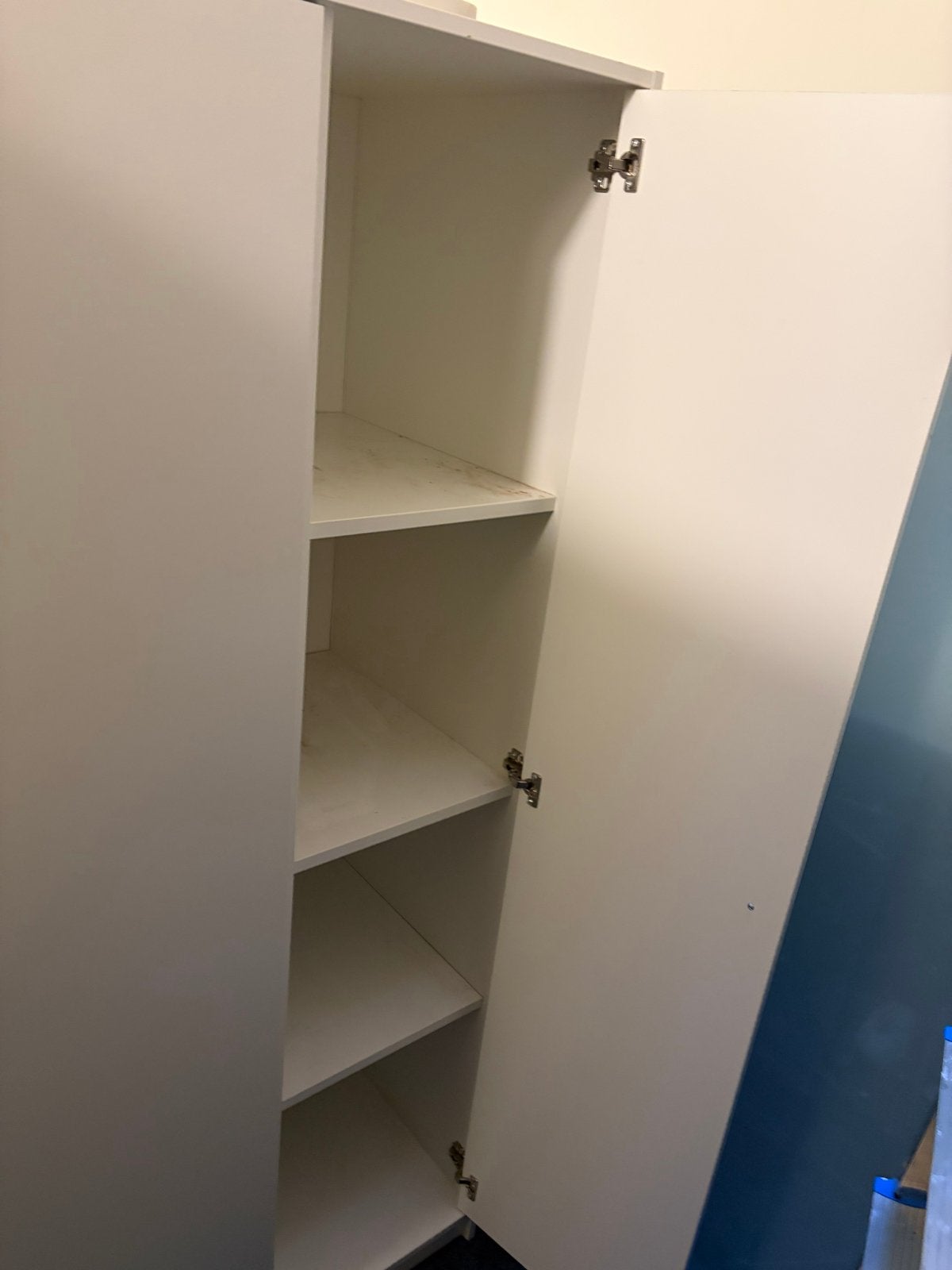 Witte Ikea kast met 3 deuren roese en planken, Gebruikt, 100 tot 150 cm, Ophalen of Verzenden, 150 tot 200 cm
