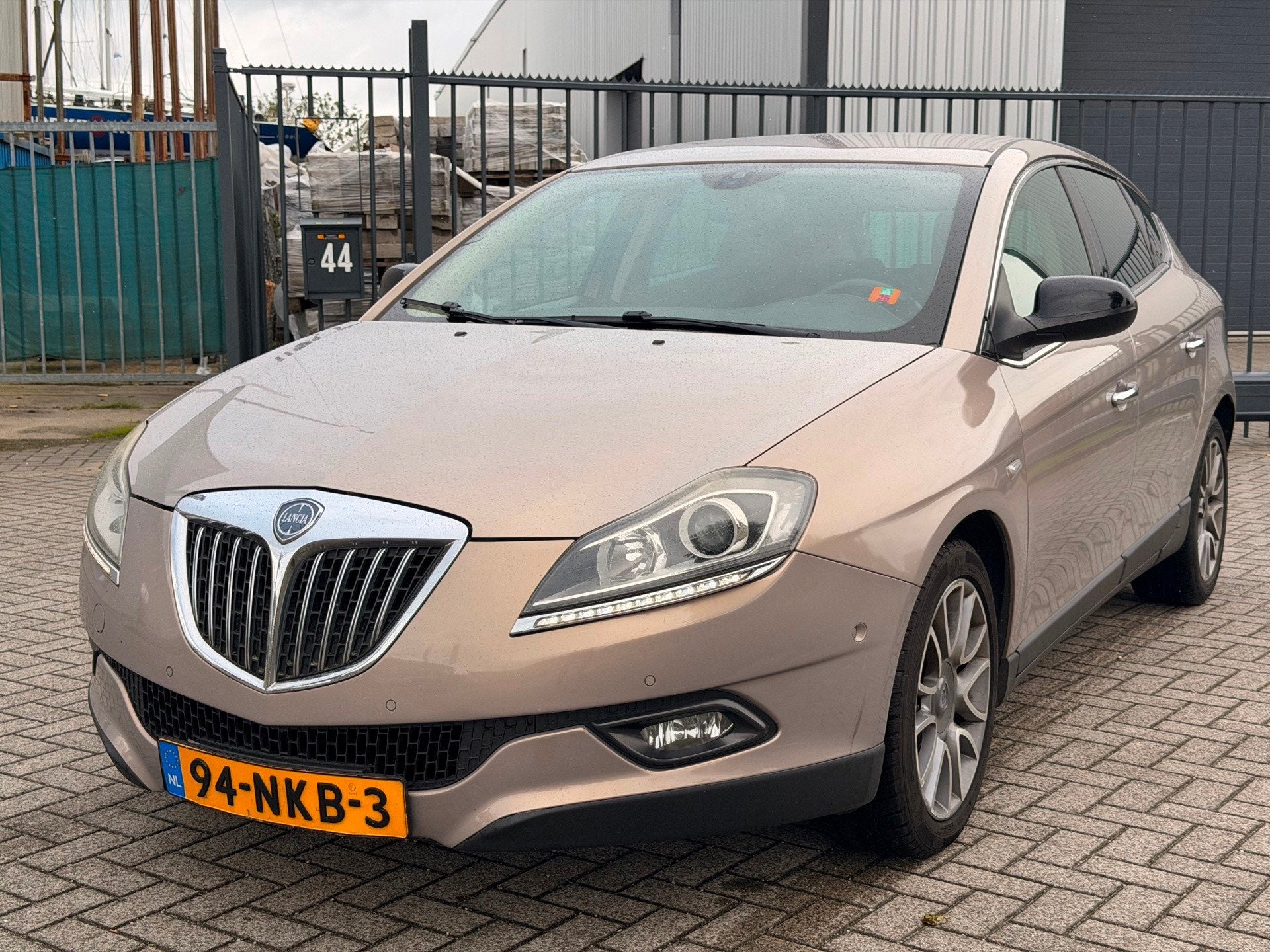 Lancia Delta 1.4-16V Oro Navi Clima Leer Div Opties, Auto's, Voorwielaandrijving, Gebruikt, 1295 kg, 4 cilinders