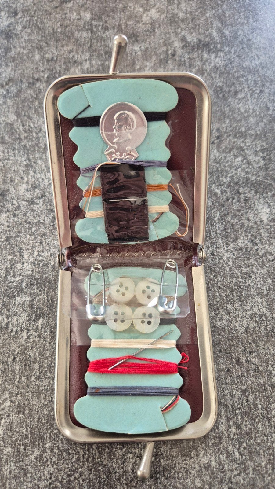 Vintage Naaisetje in Compact Etui - Handig voor Onderweg, Verzamelen, Ophalen of Verzenden, Gebruikt