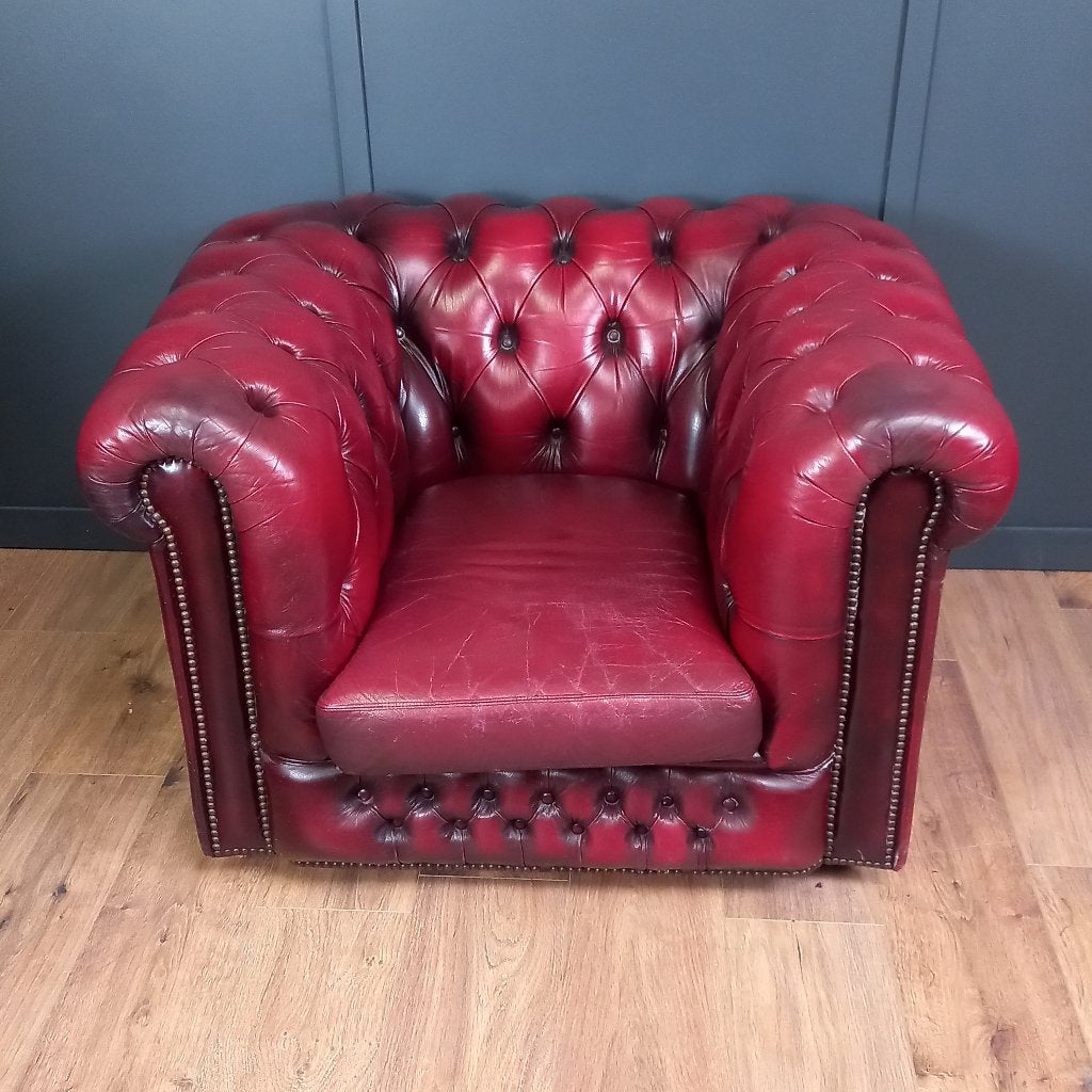 Vintage Chesterfield Fauteuil van Donkerrood Engels Rundleer, Gebruikt, Chesterfield, Ophalen of Verzenden, 75 tot 100 cm