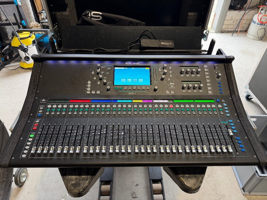 Allen & Heath SQ7 mengtafel + Dante, Muziek en Instrumenten, Ophalen, Nieuw, 20 kanalen of meer, Microfooningang