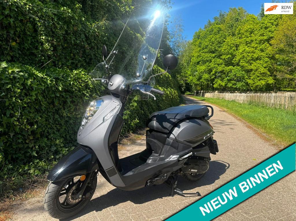 SYM Mio 50i Mat Grijs Windscherm BETAAL met in3, Fietsen en Brommers, Scooters | SYM, Mio, 49 cc, S, Benzine