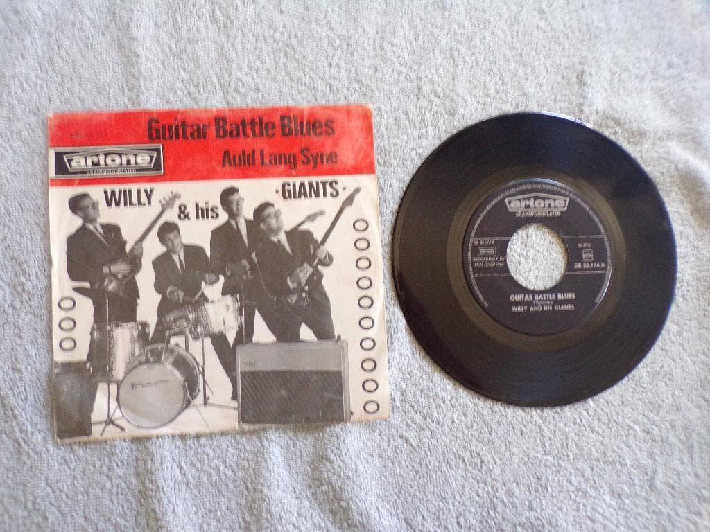 Willy & his Giants - guitar battle blues / auld lang syne, Fotohoes, Verzenden, Gebruikt, Pop