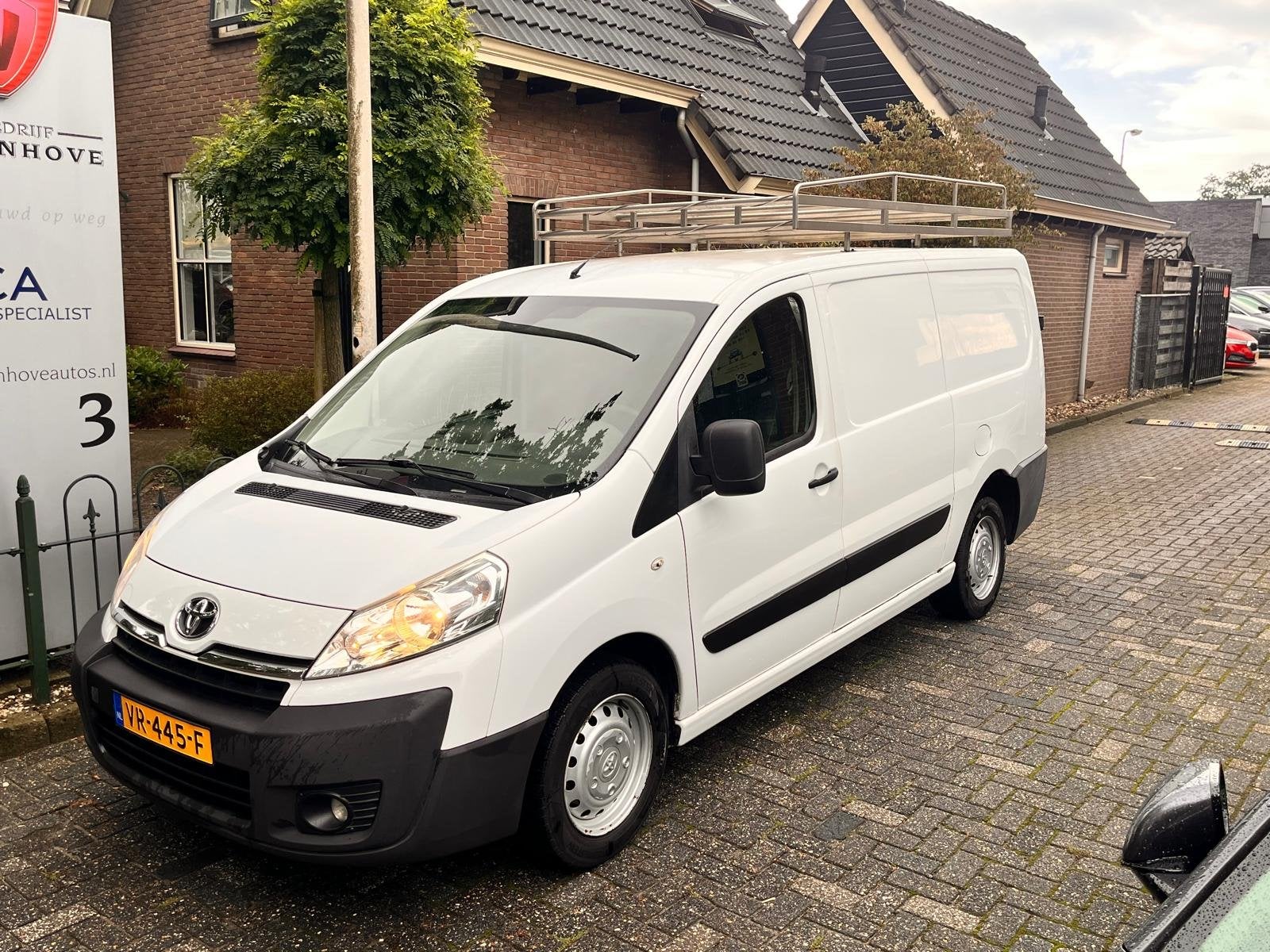 Toyota ProAce 2.0D L2H1 Aspiration (bj 2015), Auto's, Bestelauto's, Voorwielaandrijving, Euro 5, Stof, Gebruikt
