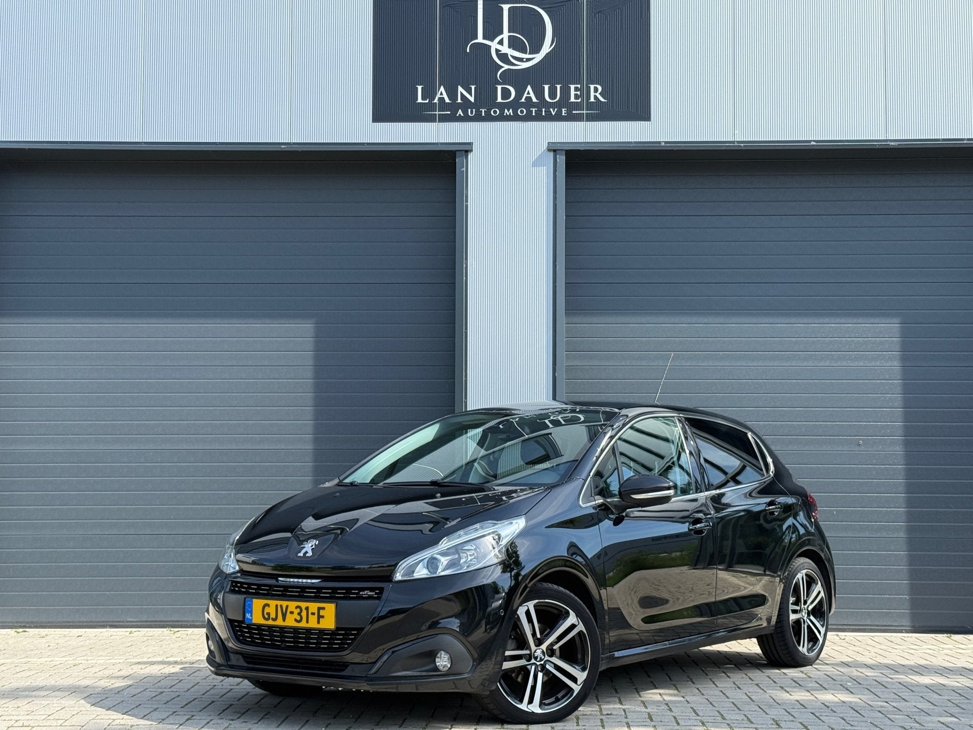 Peugeot 208 1.2 PureTech GT-Line / AUTOMAAT / PANORAMA / CAM, Gebruikt, Euro 6, Leder en Stof, Zwart