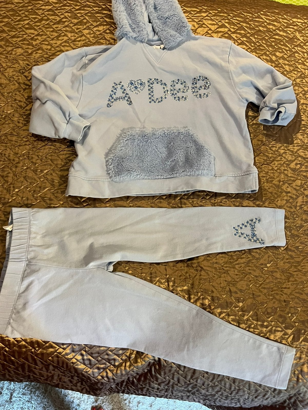 Adee joggingpak maat 104 origineel zgan, Meisje, Ophalen of Verzenden, Zo goed als nieuw, Setje