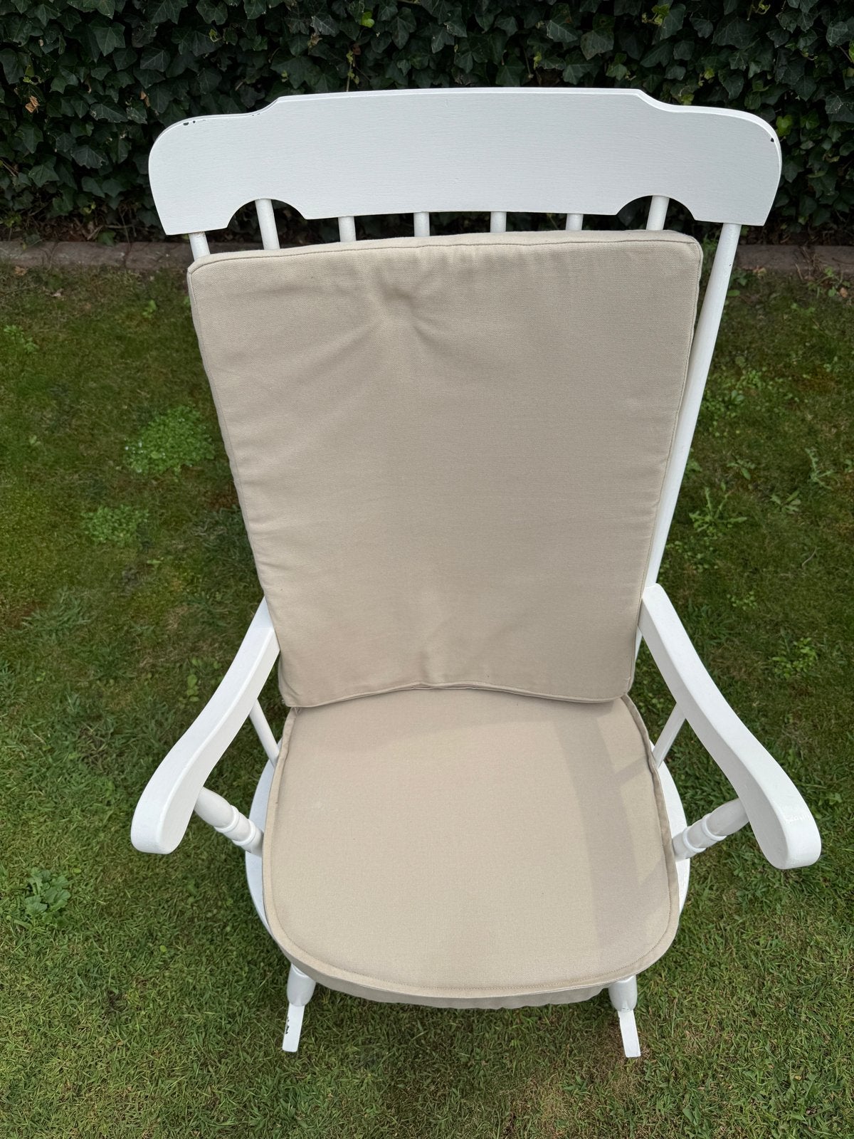 Witte schommelstoel met comfortabele kussens, Ophalen, Gebruikt, Wit, Eén