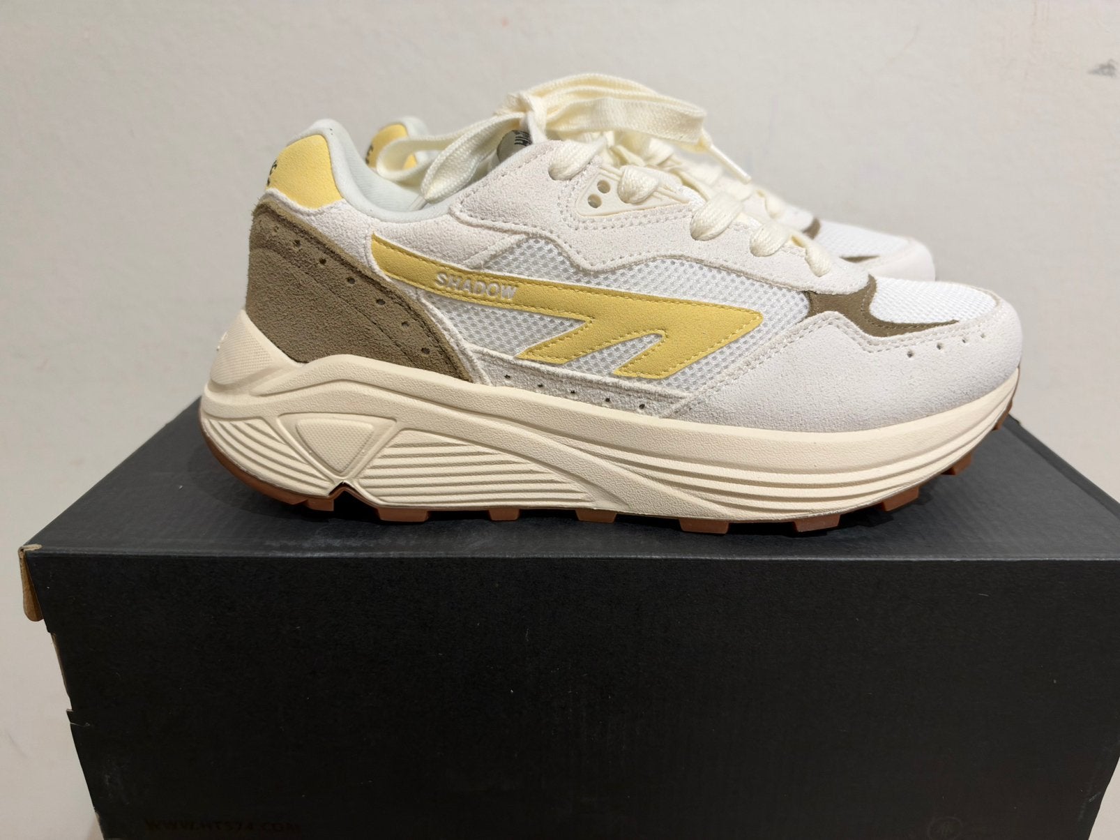 Te koop nieuwe Hi Tec HTS Shadow RGS maat 39, Nieuw, Ophalen of Verzenden, Sneakers of Gympen, 123@home.nl