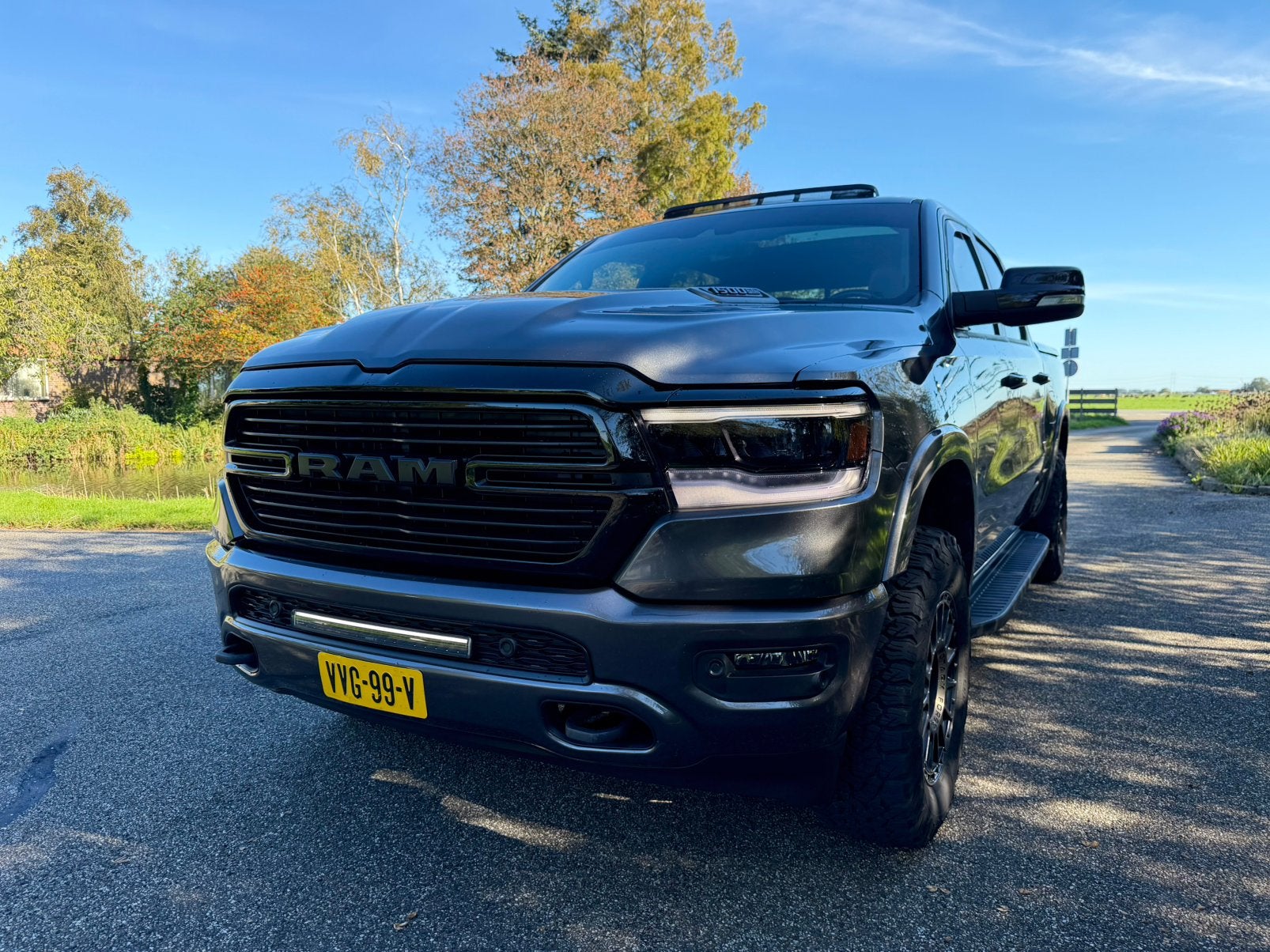 *VOL* 2023 Ram 1500 Laramie GT 5.7 HEMI - Grey - G/T, Auto's, Automaat, Verwarmde buitenspiegels, 5654 cc, Vierwielaandrijving