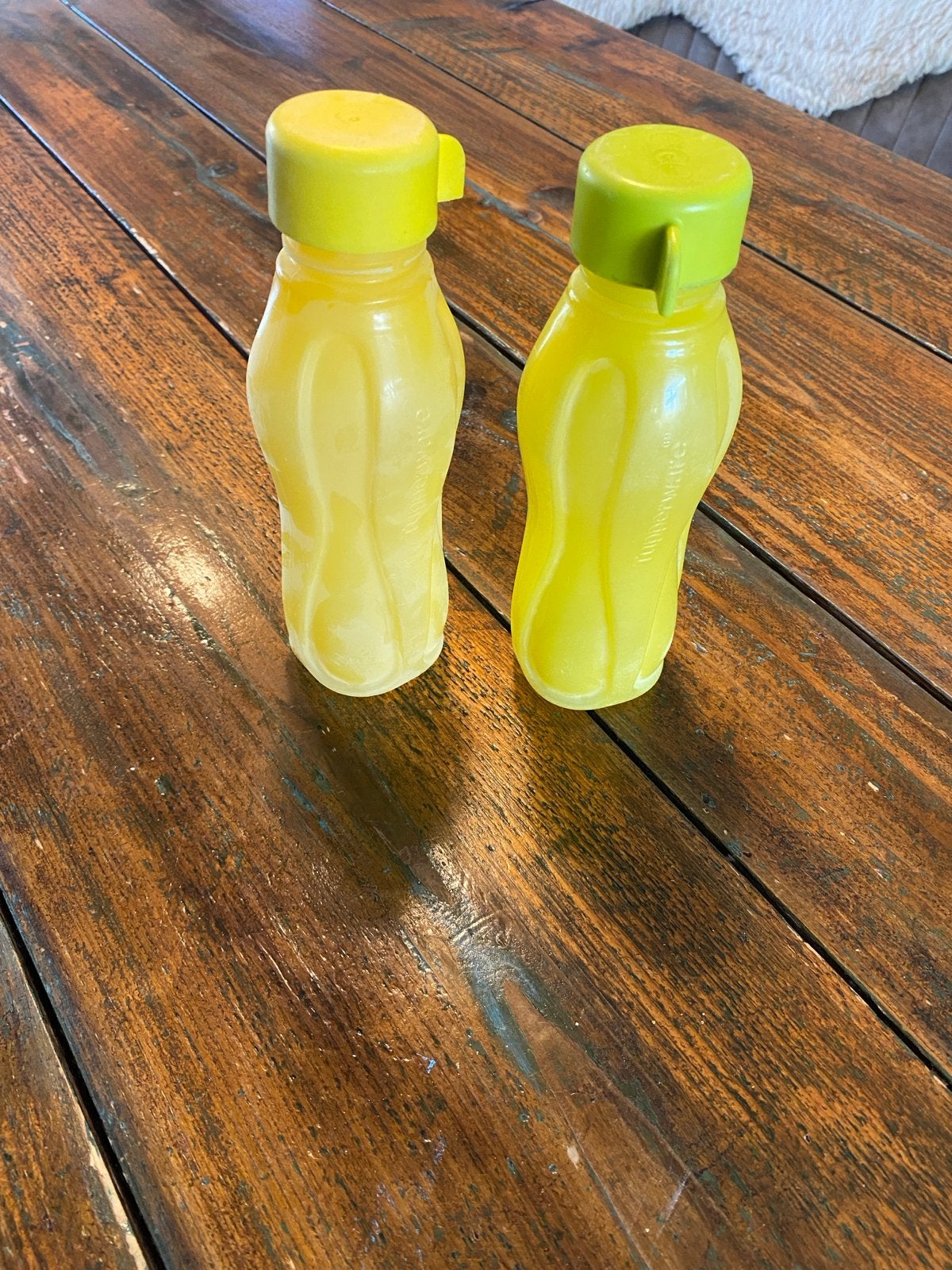 Set van 2 Tupperware drinkflessen - Geel - 310 ml, Gebruikt, Geel, Ophalen of Verzenden, Drinkfles