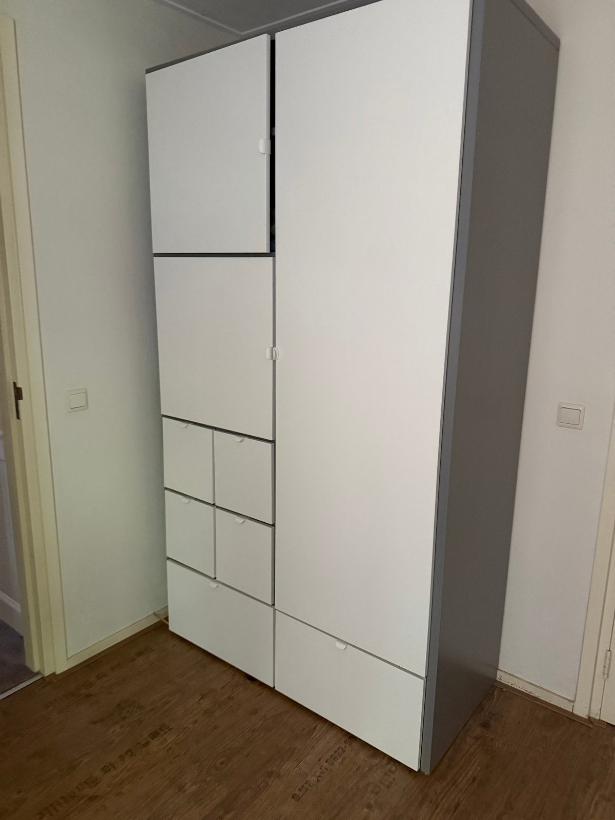 IKEA VISTHUS Kledingkast - Zo goed als nieuw, Huis en Inrichting, Ophalen, 100 tot 150 cm, 200 cm of meer, Zo goed als nieuw