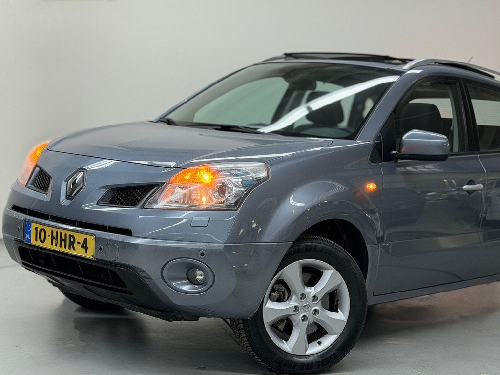 Renault Koleos 2.5 Dynamique Luxe Pano Trekhaak 4X2 Bose, Auto's, Voorwielaandrijving, Gebruikt, Zwart, 4 cilinders
