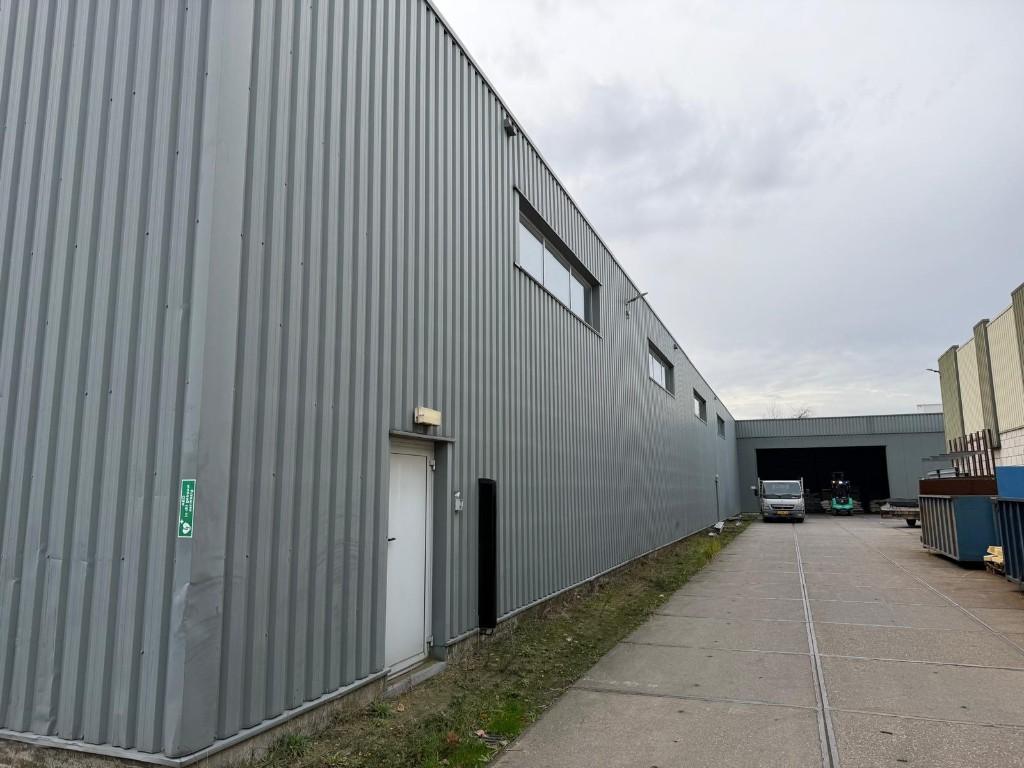 bedrijfspand 2000m2 22x70 + 20x23 meters, 2000 m², Koop, Industrieel
