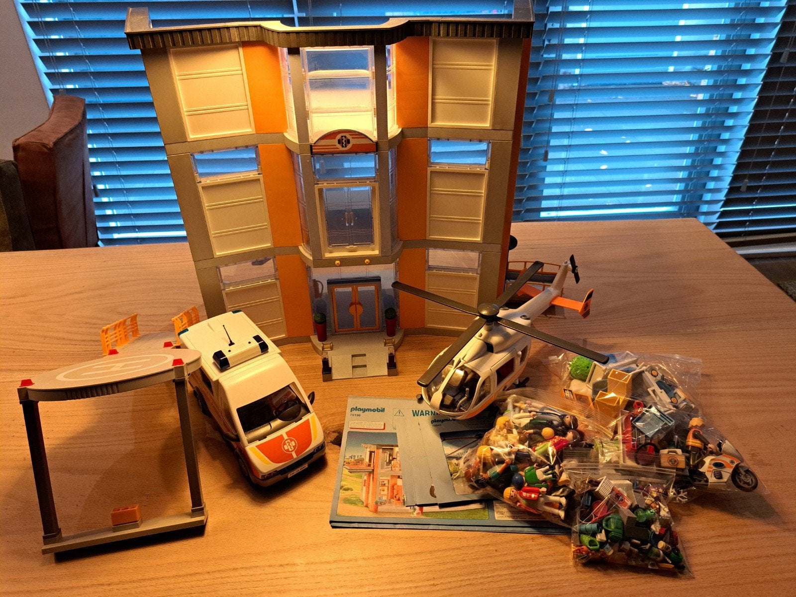 Playmobil Ziekenhuis met Helikopter, Ambulance en Extra's, Ophalen, Gebouw, Complete set, Zo goed als nieuw
