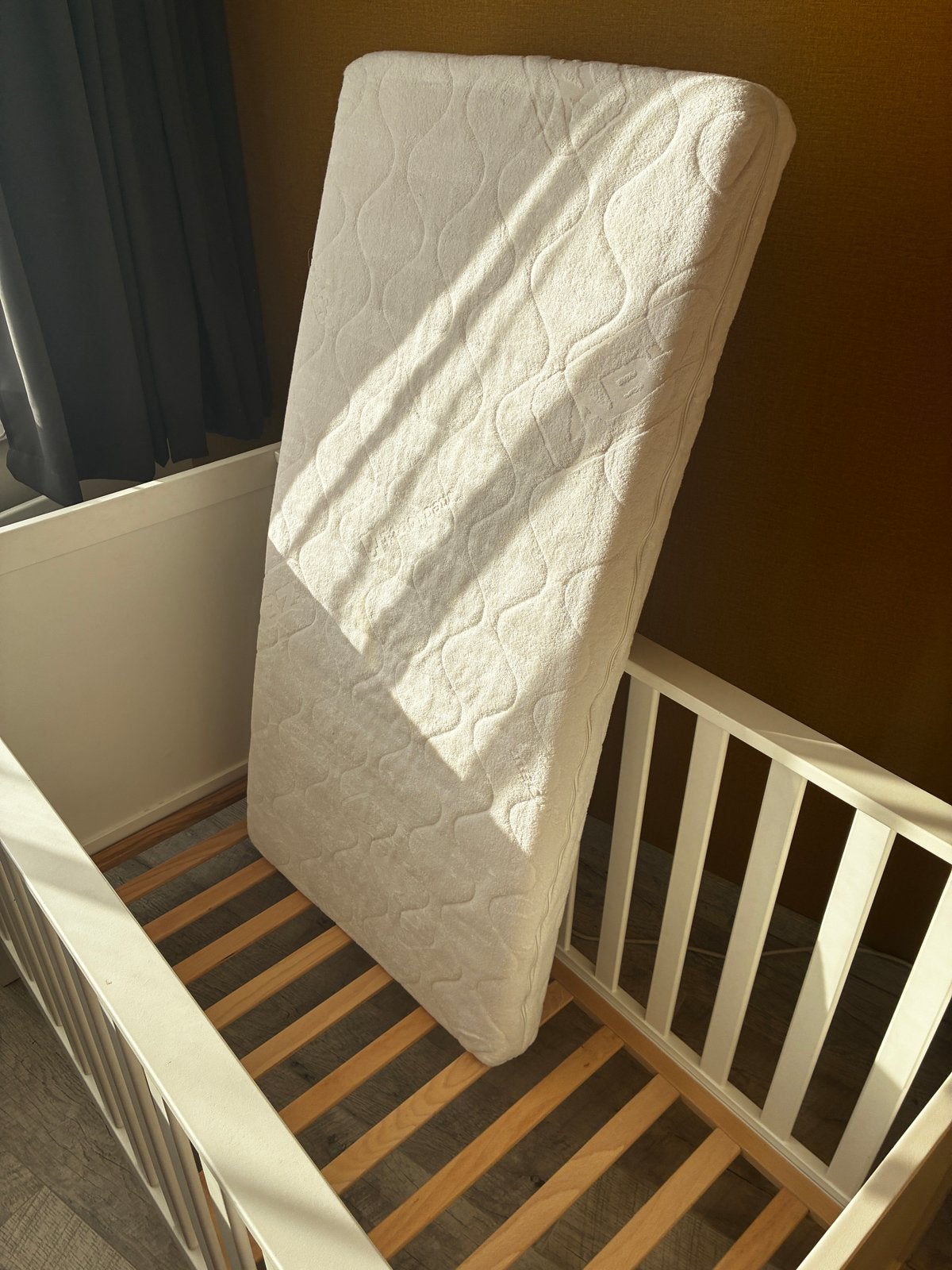 Wit ledikant met matras, Kinderen en Baby's, Babywiegjes en Ledikanten, Ophalen, Gebruikt, Ledikant