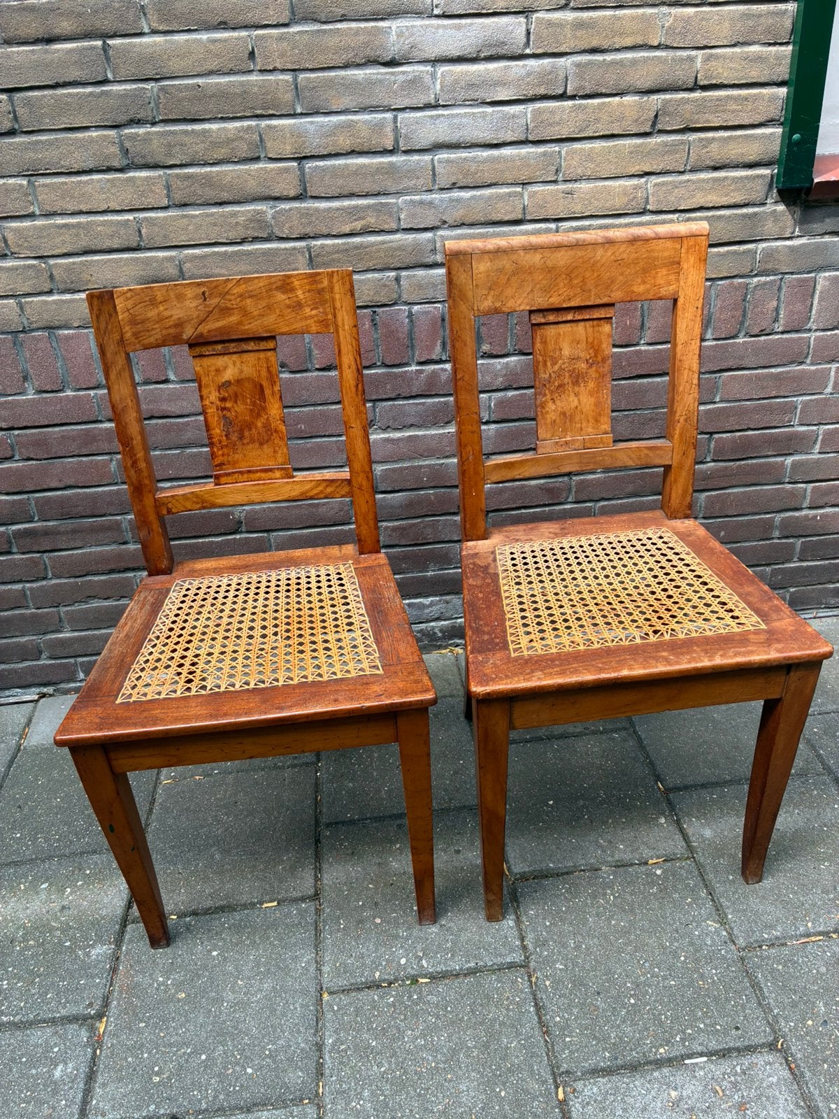 2 oude eetkamer stoelen, Ophalen