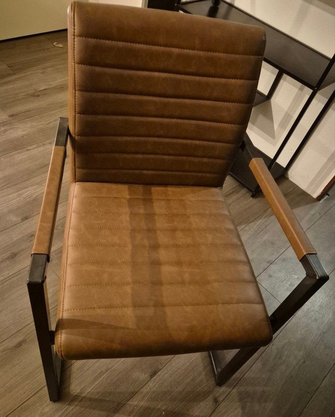 WOOOD eetkamerstoel Bas cognac kunststof leer, Huis en Inrichting, Stoelen, Ophalen, Bruin, Zo goed als nieuw, Vijf, Zes of meer stoelen