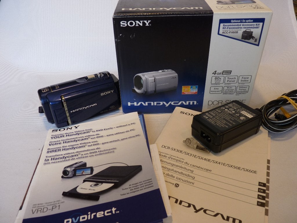 Sony DCR-SX30, accu, adapter, 4GB, geheugen, 60x  zoom, Audio, Tv en Foto, 20x of meer, Ophalen of Verzenden, Zo goed als nieuw
