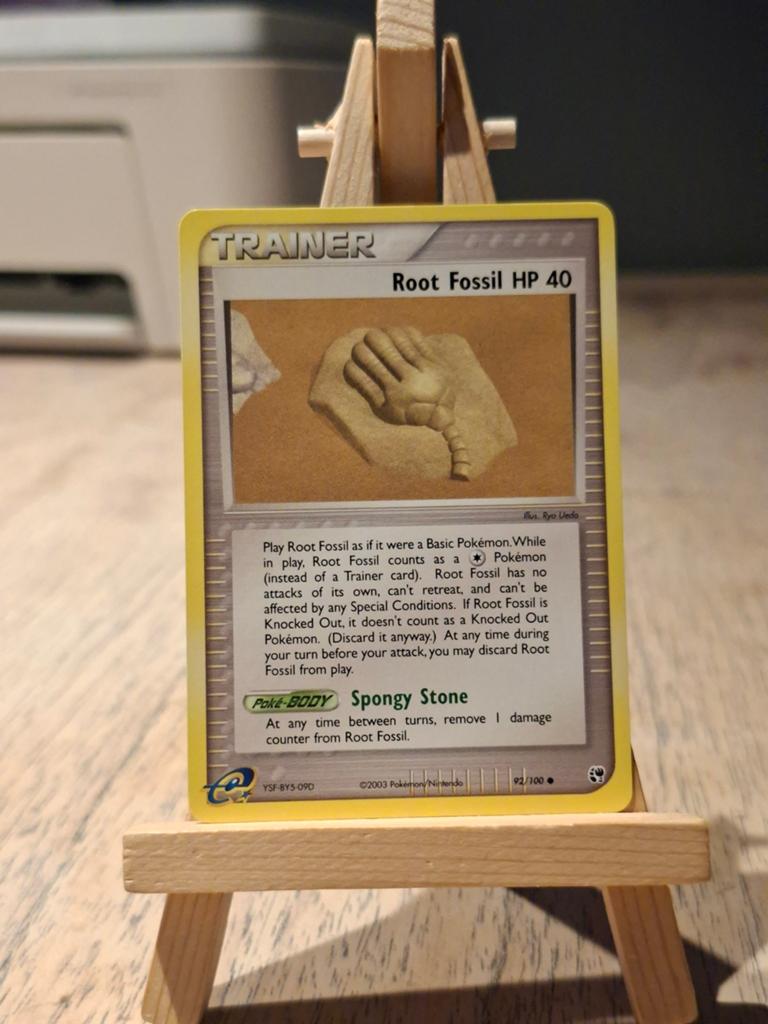 Root fossil 92, Hobby en Vrije tijd, Verzamelkaartspellen | Pokémon, Ophalen of Verzenden, Zo goed als nieuw