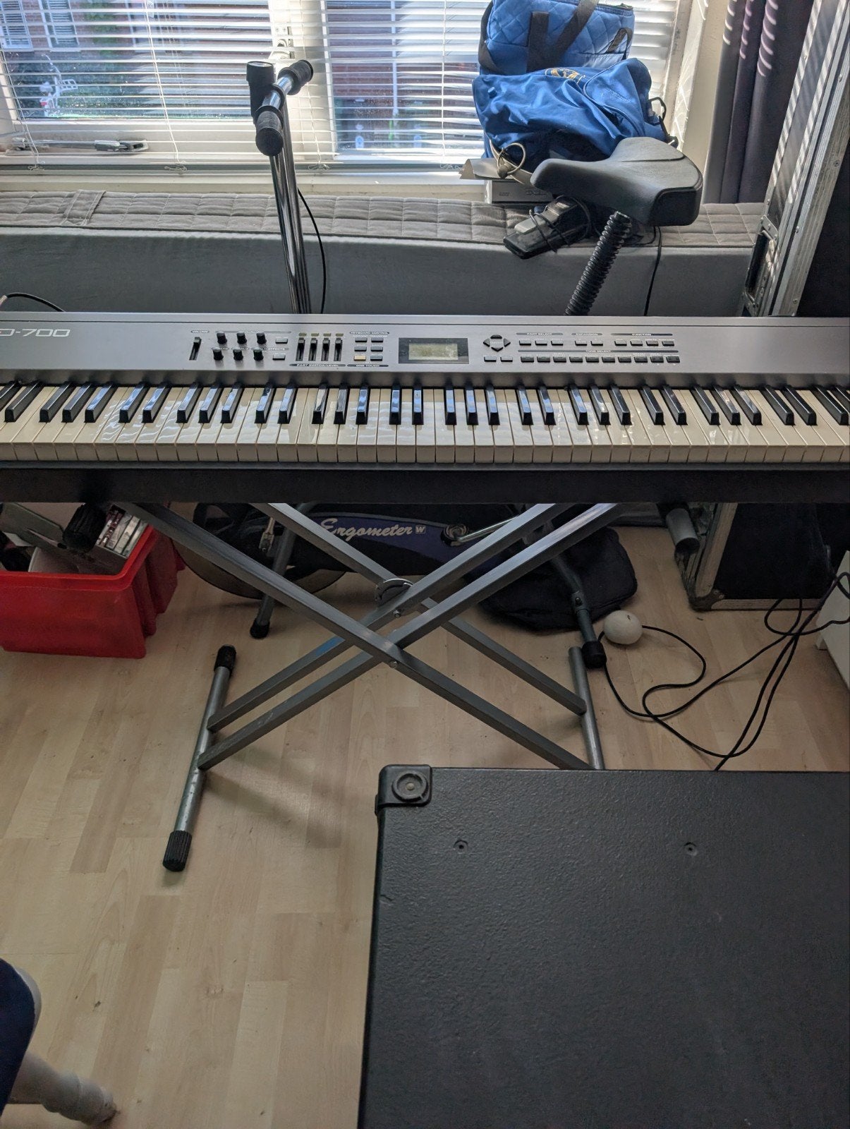 Roland RD-700 Stage Piano met standaard en flightcase, Ophalen, Gebruikt, 88 toetsen, Roland
