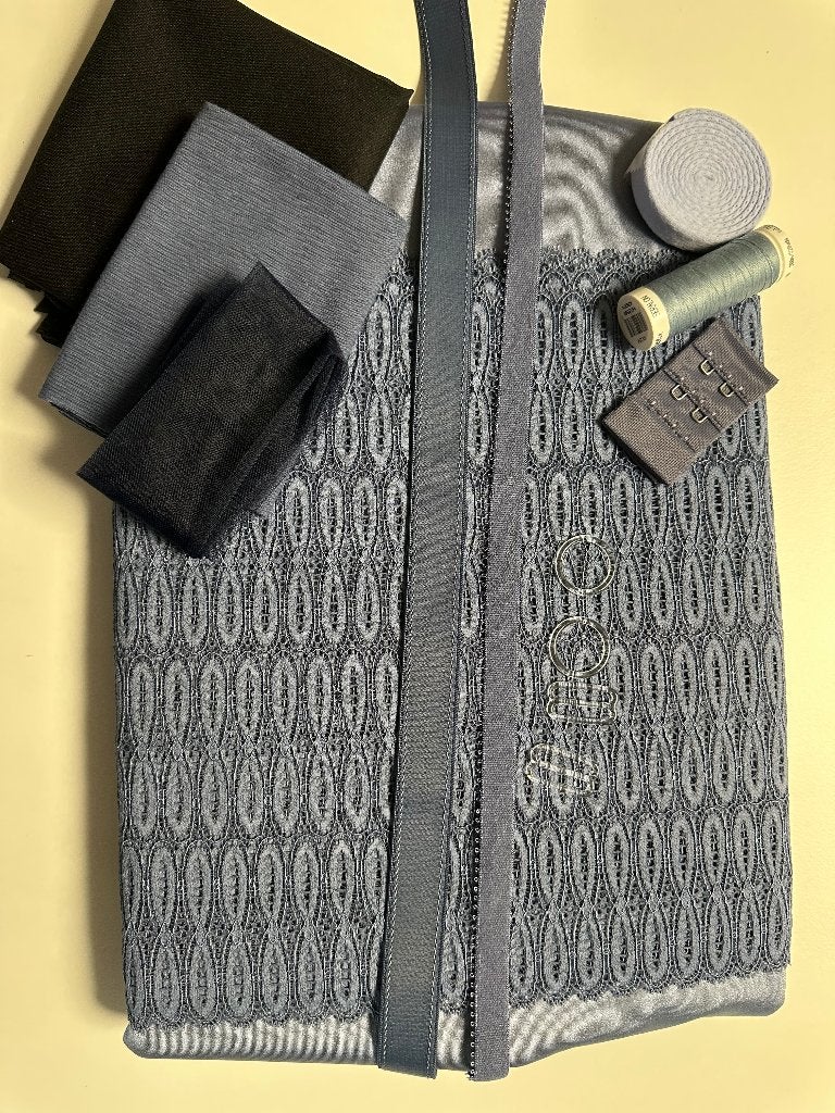 NR.79 STEEL BLUE LINGERIE COMPL. PAKKET REKBAAR KANT, Ophalen of Verzenden, Nieuw, Kant