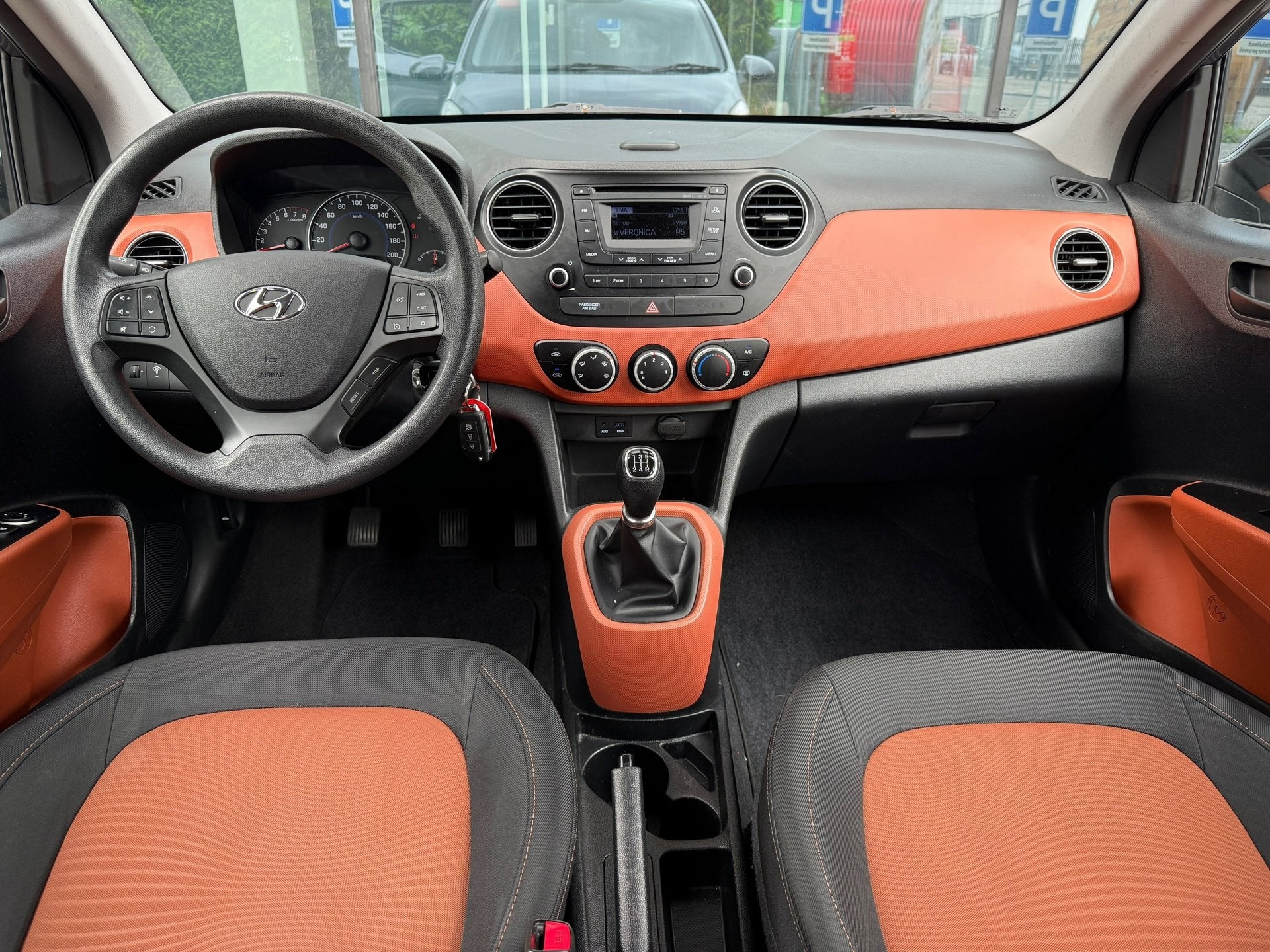 Hyundai I10 1.0i i-Motion Comfort Plus - Airco - Media - LED, Auto's, Stof, Gebruikt, Bedrijf, Handgeschakeld
