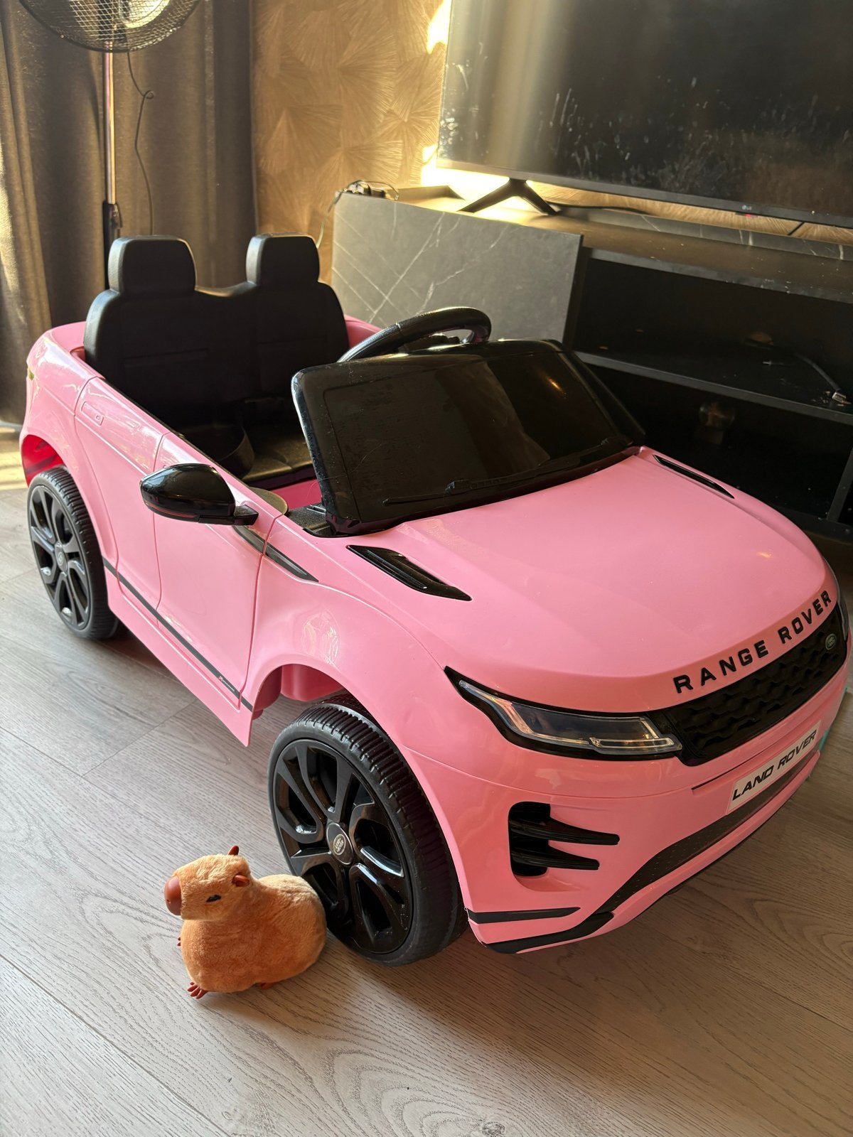 Roze Range Rover elektrische kinderauto met afstandsbedienin, Kinderen en Baby's, Zo goed als nieuw