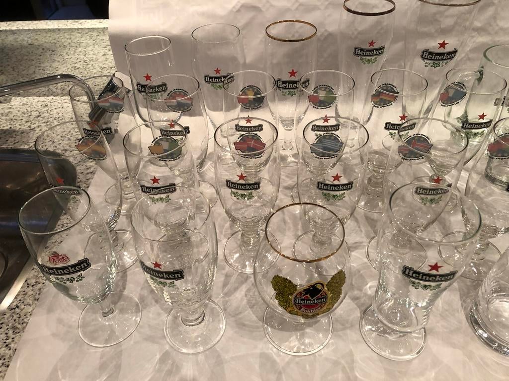 Grote verzameling Heineken bierglazen en pullen, Ophalen, Gebruikt, Glas of Glazen, Heineken