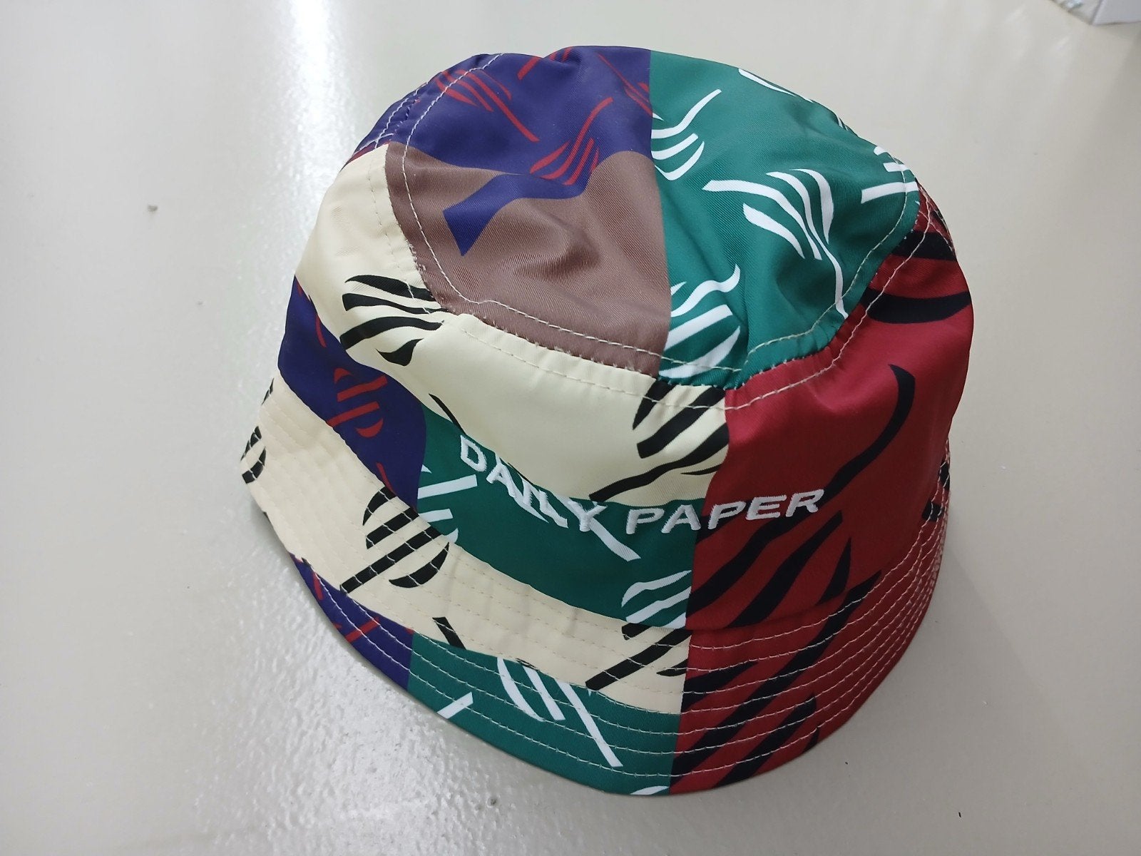 Nieuwe Daily Paper bucket hoed, 55 cm (S, 6⅞ inch) of minder, Verzenden, Hoed, Daily Paper