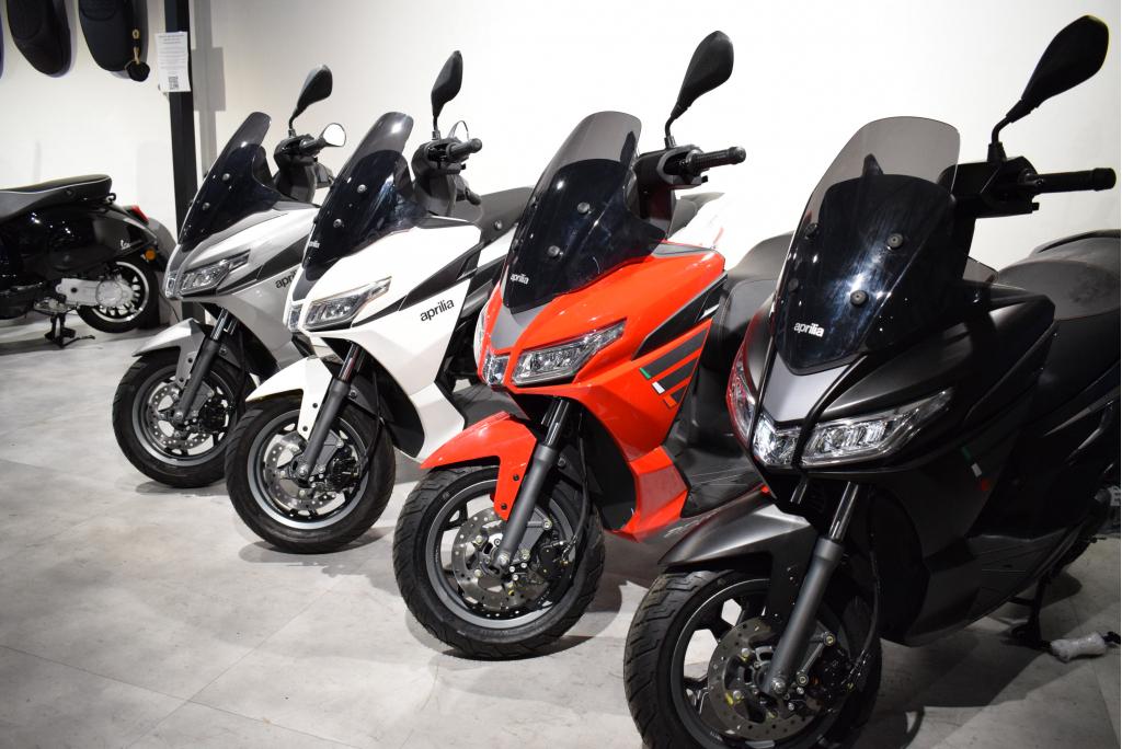 Aprilia SXR 50 | SNOR & BROM | Alle kleuren | €600 KORTING, Fietsen en Brommers, Scooters | Aprilia, Piaggio & C. SpA, Overige modellen