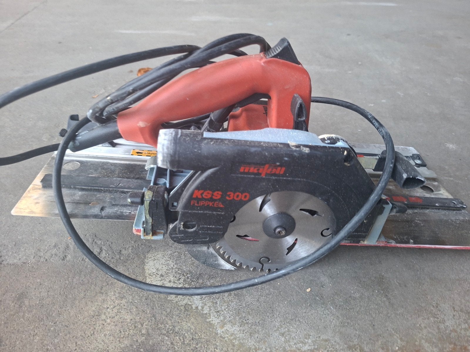 Mafell KSS 300 Afkortzaagsysteem in T-MAX koffer, Gebruikt, 600 tot 1200 watt, Ophalen of Verzenden, Afkortzaag