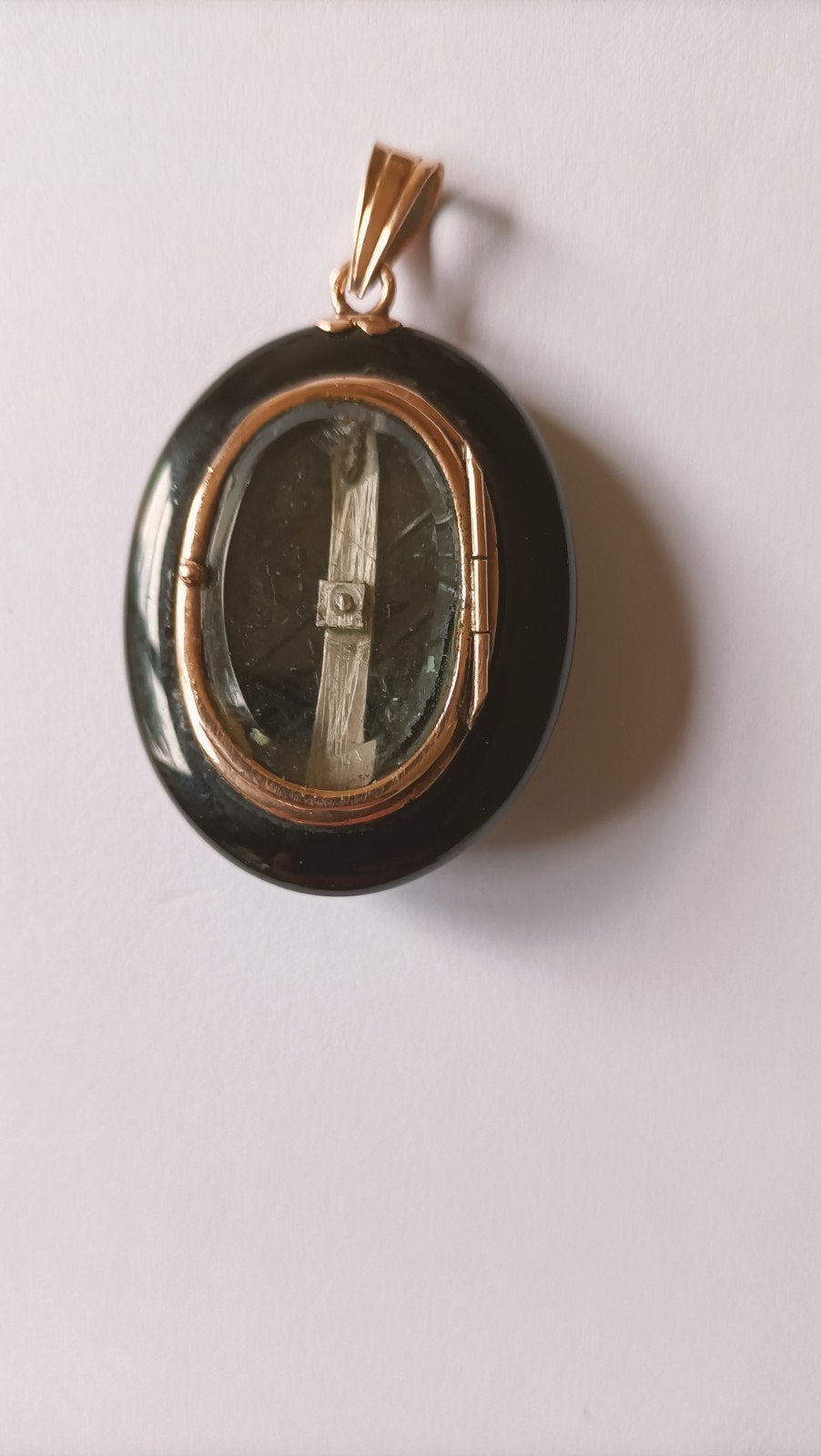 Antiek Victoriaans gouden medaillon en diamanten, 14 krt, Verzenden, Goud, Broche, Met edelsteen