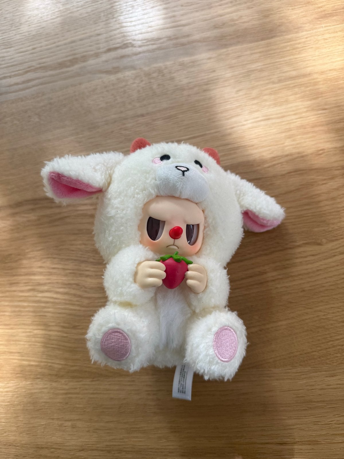 Rebel Bear knuffel in schaapskostuum met aardbei, Overige merken, Overige karakters, Overige typen, Ophalen of Verzenden