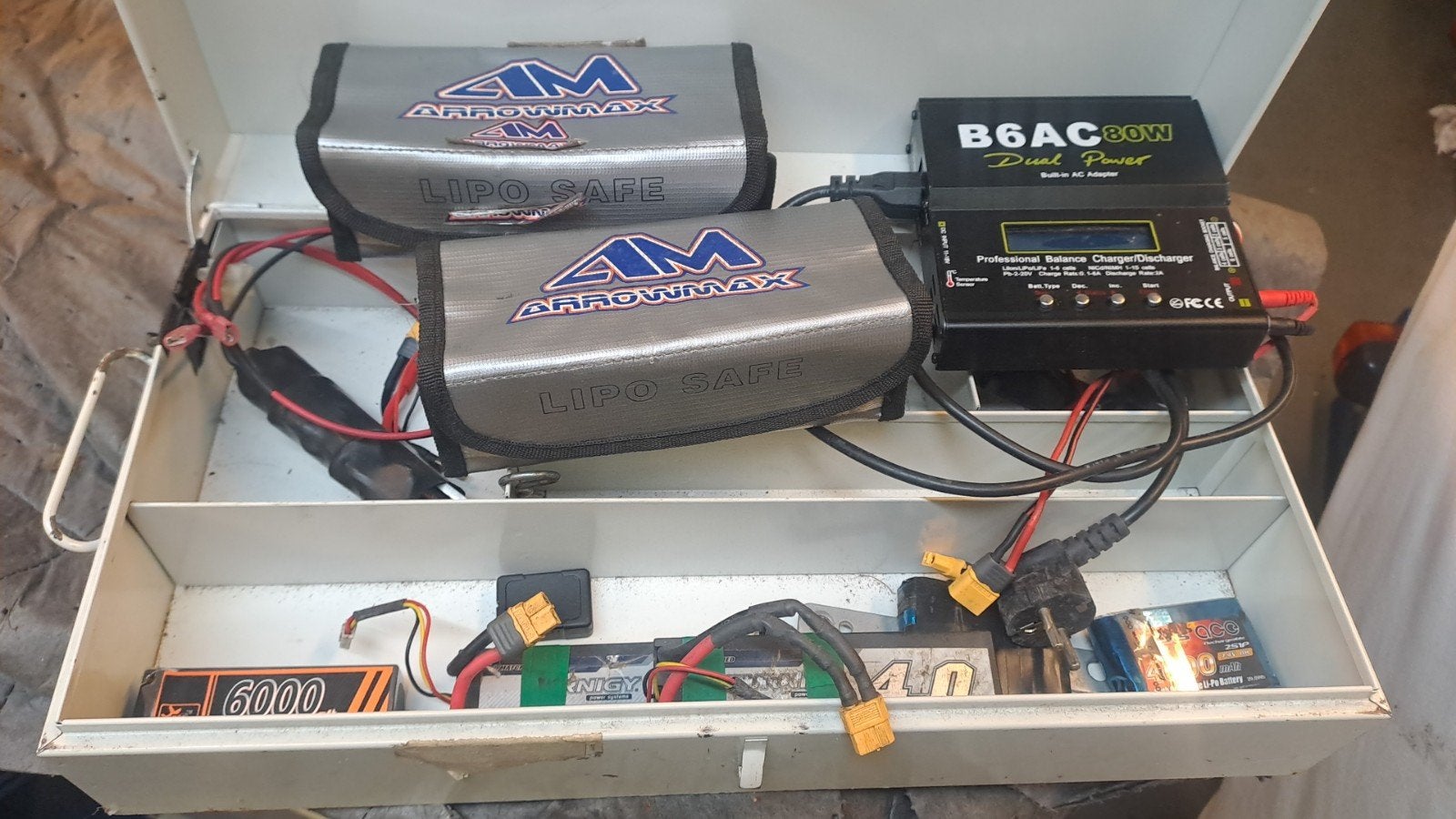 Lader met accu,s, Ophalen of Verzenden, Overige schalen, Onderdeel