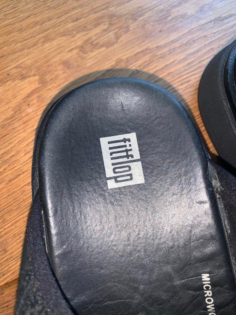 Fitflop slippers, maat 38, zwart, zo goed als nieuw, Kleding | Dames, Schoenen, Ophalen of Verzenden, Zo goed als nieuw, Zwart