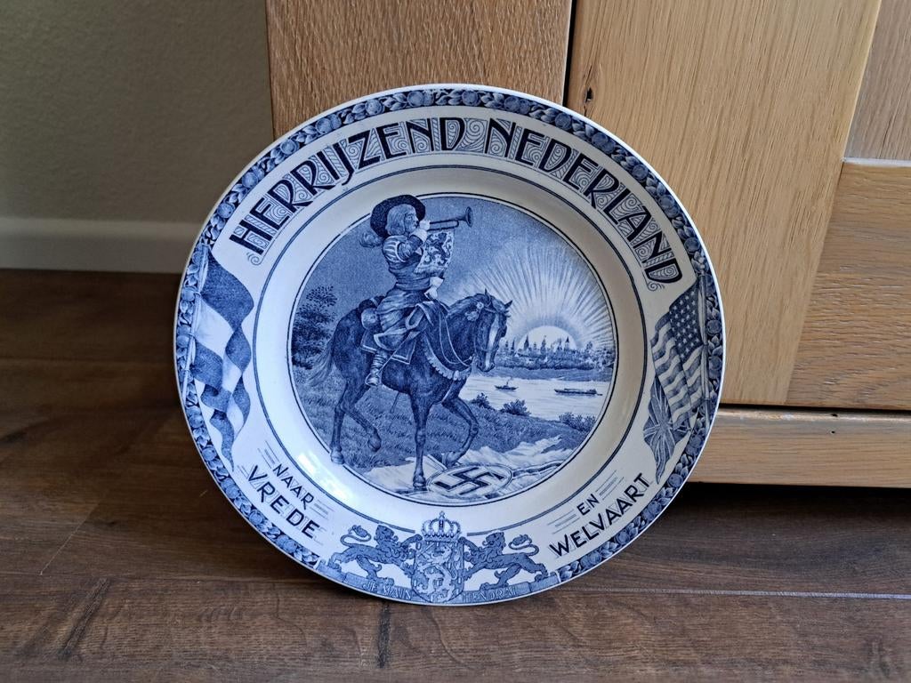 Herdenkingsbord Herrijzend Ned Society Ceramique Maastricht, Antiek en Kunst, Ophalen of Verzenden